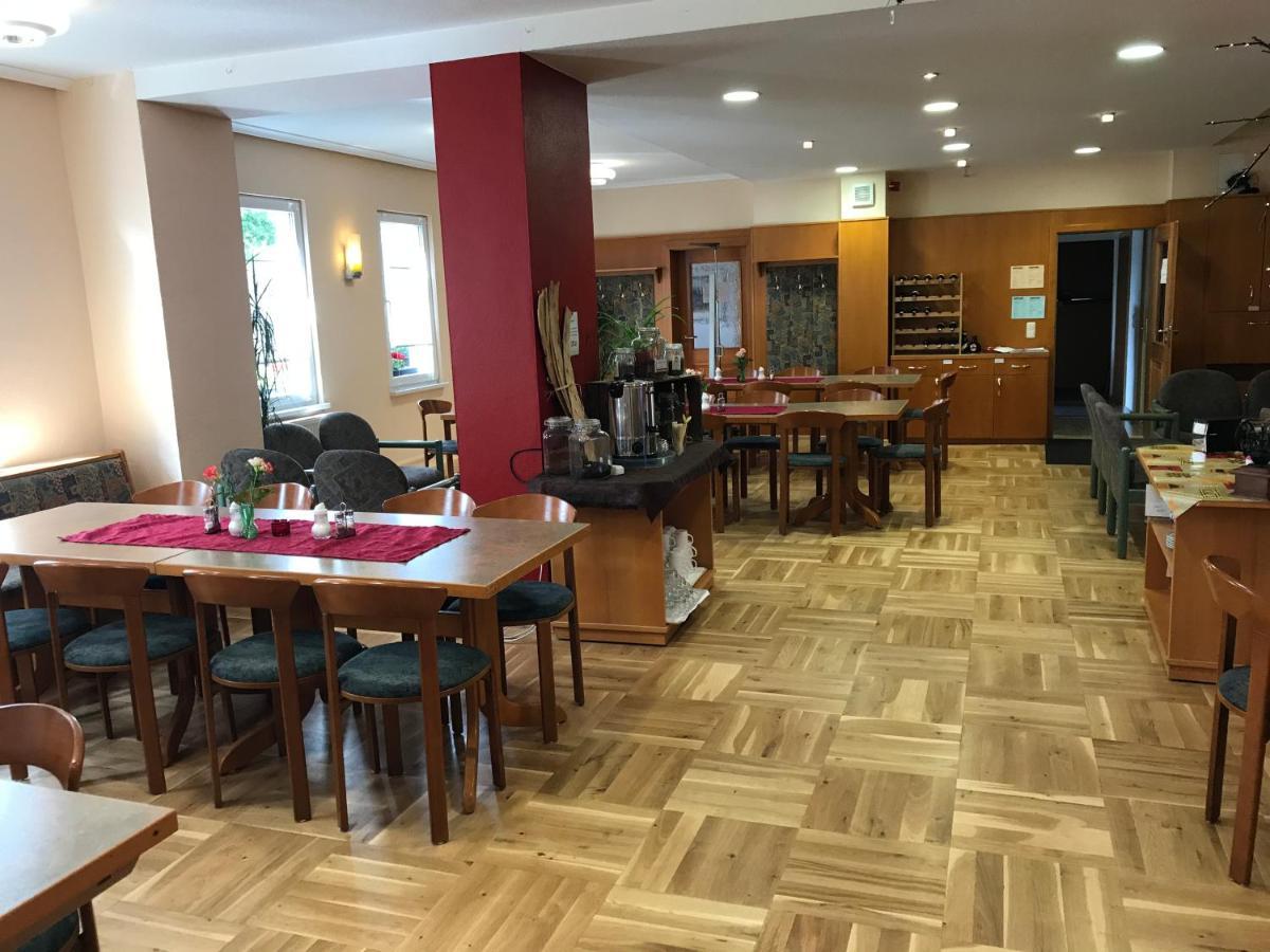 Haus Rosenbaum Gruppenhaus- Begegnungsstaette - Pension Neuhaus am Rennweg Bagian luar foto